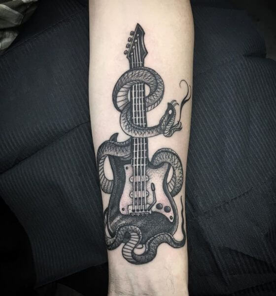 tatuajes de guitarras y serpientes